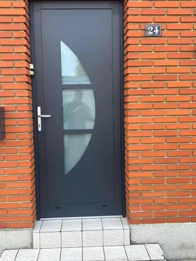 Porte en aluminium à Cambrai