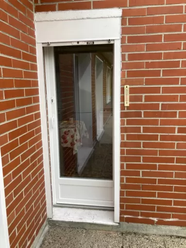 Porte de service en PVC blanc
