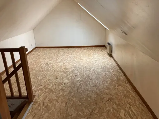 Home Style Protect pose un plancher en bois dans des combles non aménagés à Cambrai, Cambrai, Home Style Protect