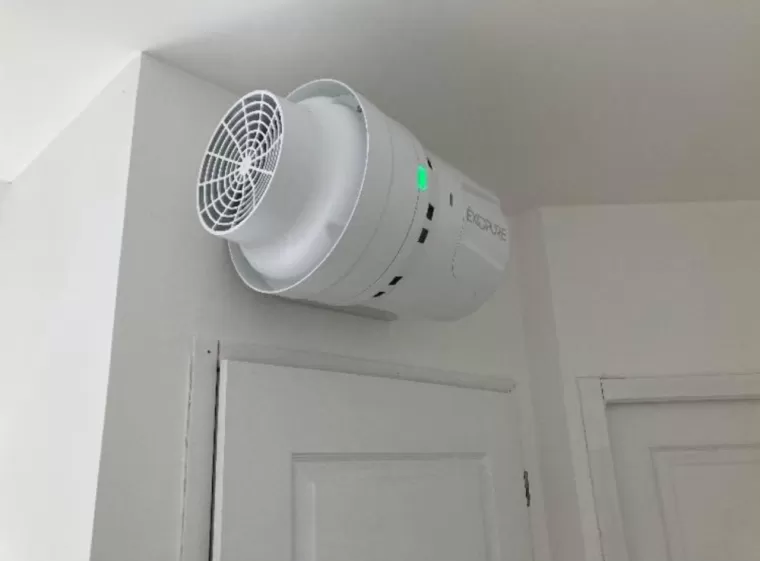 EKOPURE se pose dans les combles par suspension/fixation ou en installation apparente par fixation murale