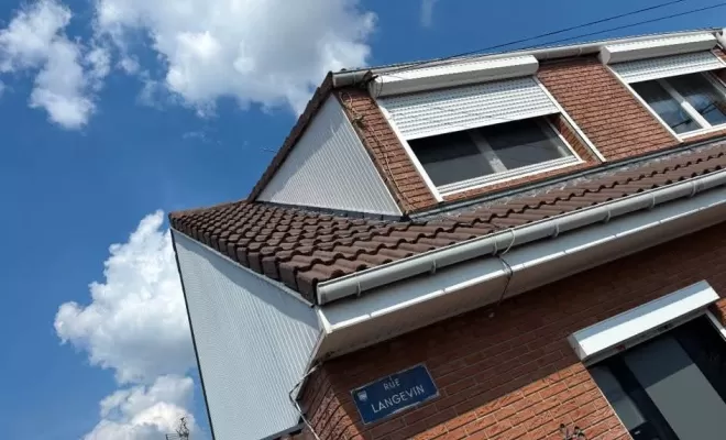 Installation d'un bardage en PVC blanc et pose d'un noquet en plomb pour une étanchéité parfaite, Cambrai, Home Style Protect