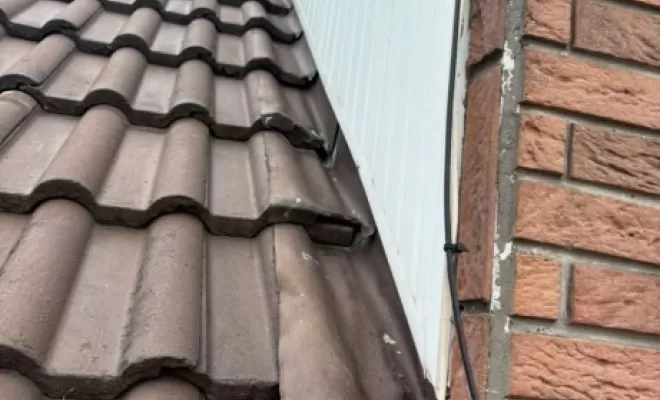 Installation d'un bardage en PVC blanc et pose d'un noquet en plomb pour une étanchéité parfaite, Cambrai, Home Style Protect